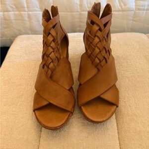 Antelope like new. Woven Strap Open-Toe Sandals - Tan